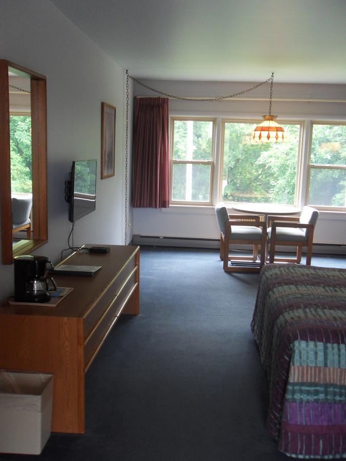 Swan Inn Motel Comstock Park Εξωτερικό φωτογραφία